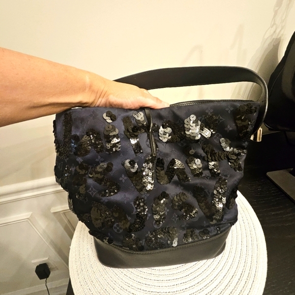 Louis Vuitton LOVE PARIS Sequin Tote – Limited Edition 2014 - Picture 6 of 14